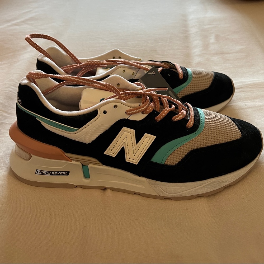 Rare! Brand New never worn New Balance 997 Retro Sneakers size 9.5